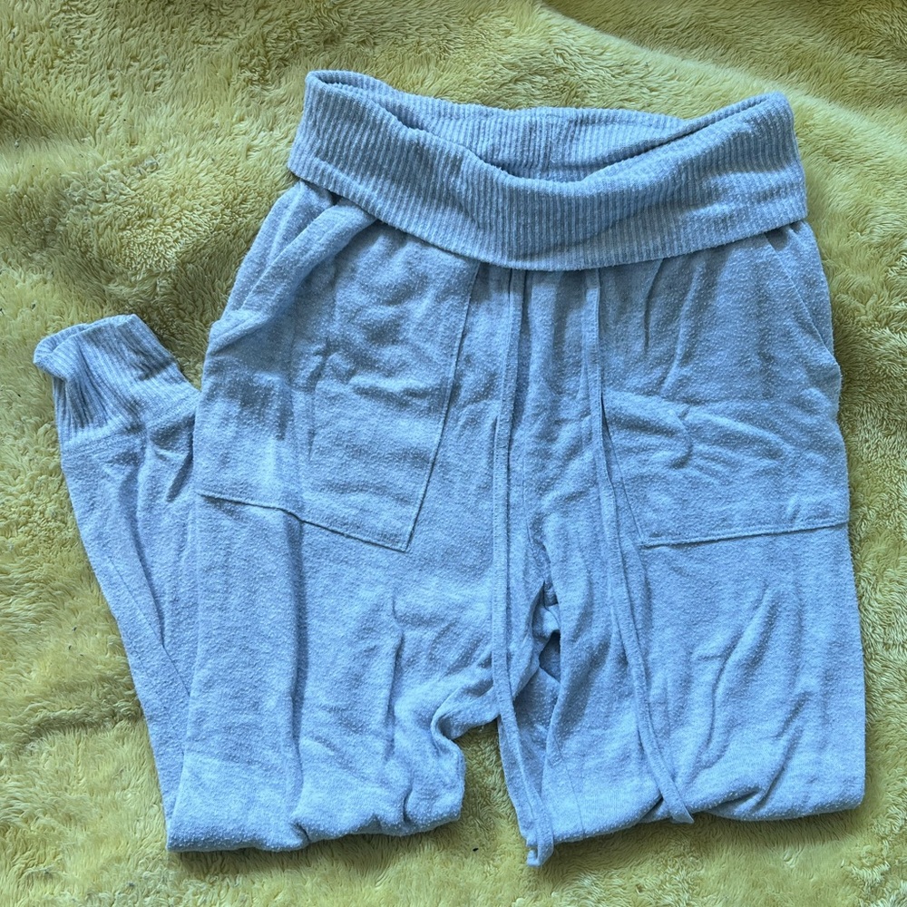 small light gray Aerie joggers
